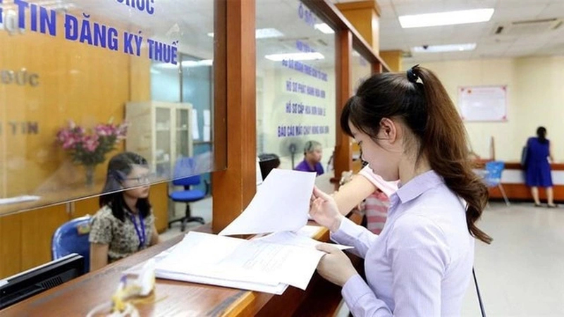 Bạn có thể đến trực tiếp Cơ quan Thuế để tra cứu thông tin.  

