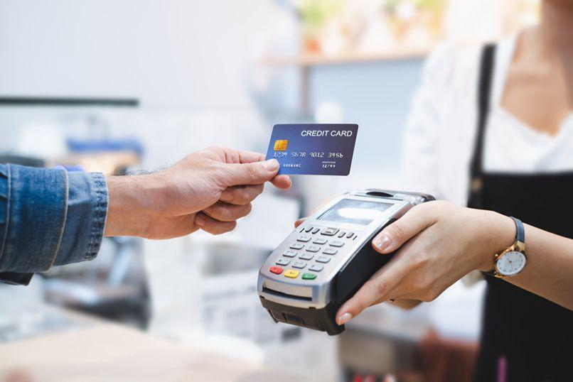 Trả góp qua thẻ tín dụng là hình thức mua trả góp mà mọi khoản tiền sẽ được thanh toán qua thẻ tín dụng.