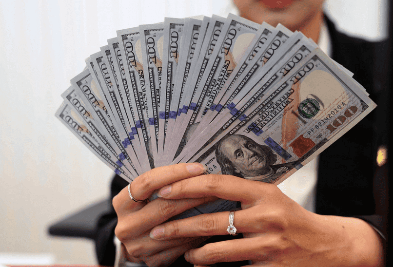 Thị trường ngoại tệ quốc tế chịu ảnh hưởng bởi chính sách từ FED, tình hình kinh tế toàn cầu và các yếu tố địa chính trị.