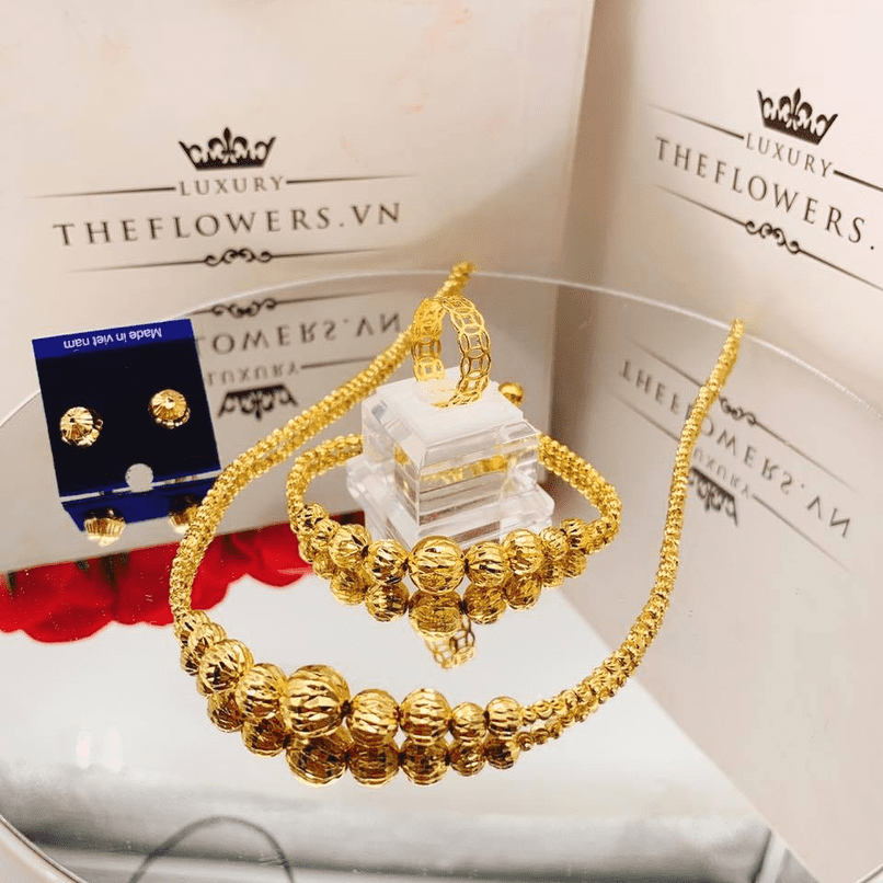 Giá của vàng mỹ ký không được tính theo trọng lượng mà phụ thuộc vào kiểu dáng, chất liệu lõi.