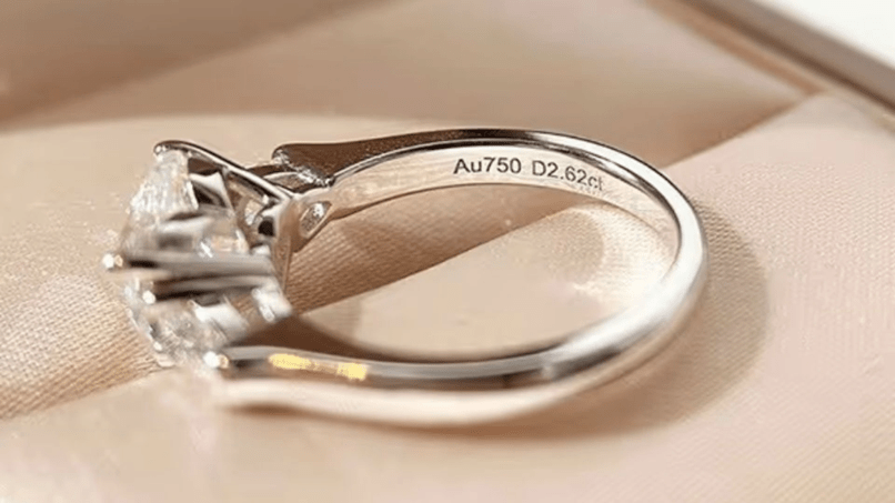 Vàng trắng 750 thường có ký hiệu Au750.