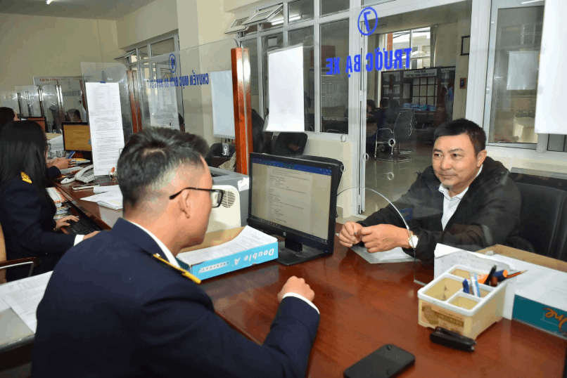 Hộ kinh doanh nên hoàn thành các nghĩa vụ về thuế trước trước khi chuyển đổi lên doanh nghiệp.