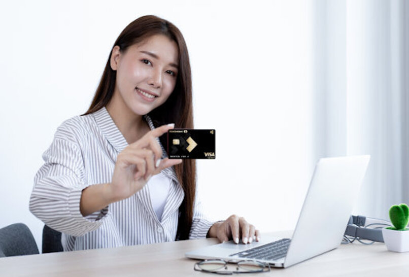 Chủ thẻ chính có thể mở thẻ phụ cho người thân để thuận tiện kiểm soát chi tiêu