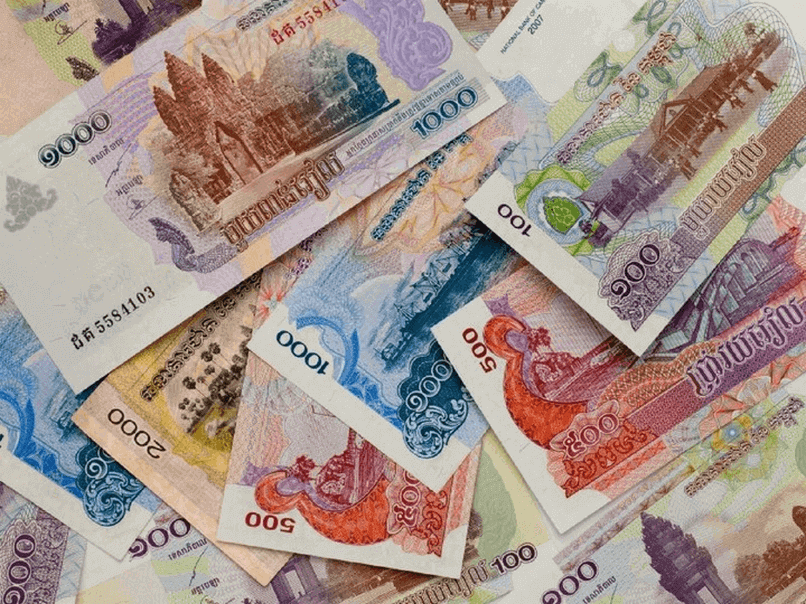 Tiền Campuchia có nhiều mệnh giá khác nhau, từ 50 Riel đến 100.000 Riel, thiết kế mang đậm dấu ấn văn hóa và lịch sử quốc gia.